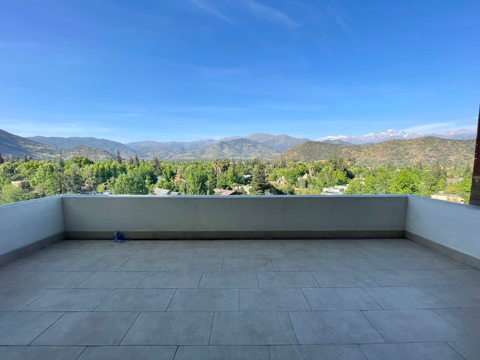 Arriendo Exclusivo Depto Con Espectacular Vista En Condominio Cerrado